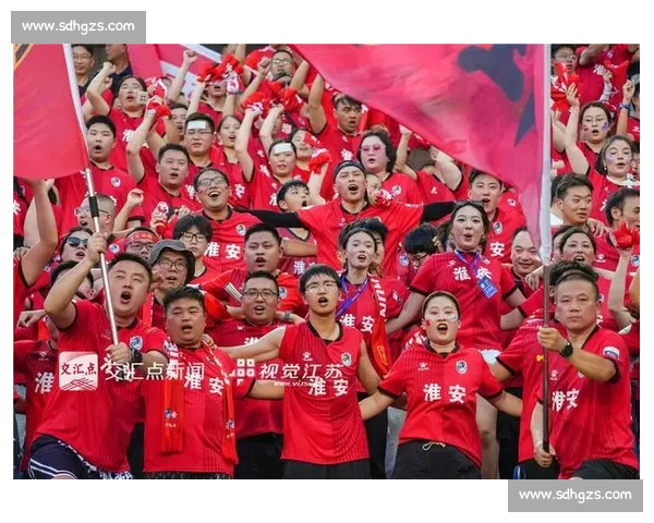 苏超赛场现中国红！球迷跨越山海为榕江助威